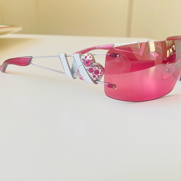 LIKE NEW🍒 Authentic Dior heart core Swarovski rimless pink sunglasses - Picture 3 of 12